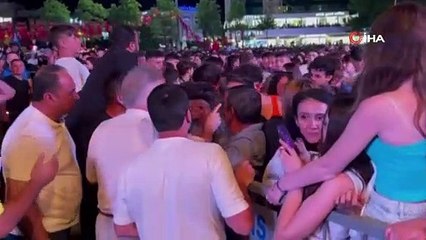 Derya Uluğ konser öncesi fenalaştı!
