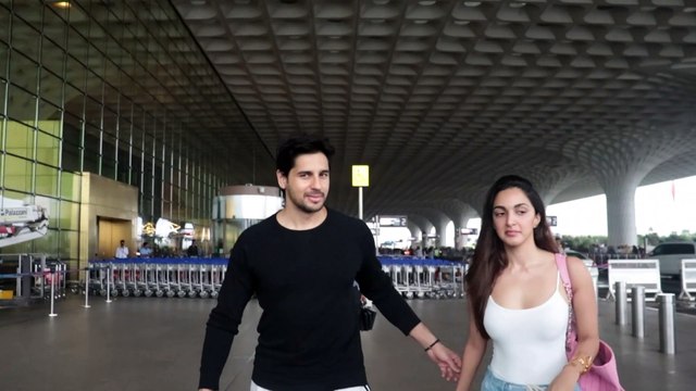 KIARA ADVANI SEEN WITH SIDHARTH MALHOTRA AT AIRPORT