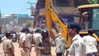 मुंगेर: अतिक्रमणकारियों पर चला प्रशासन का बुलडोजर, मचा हड़कंप