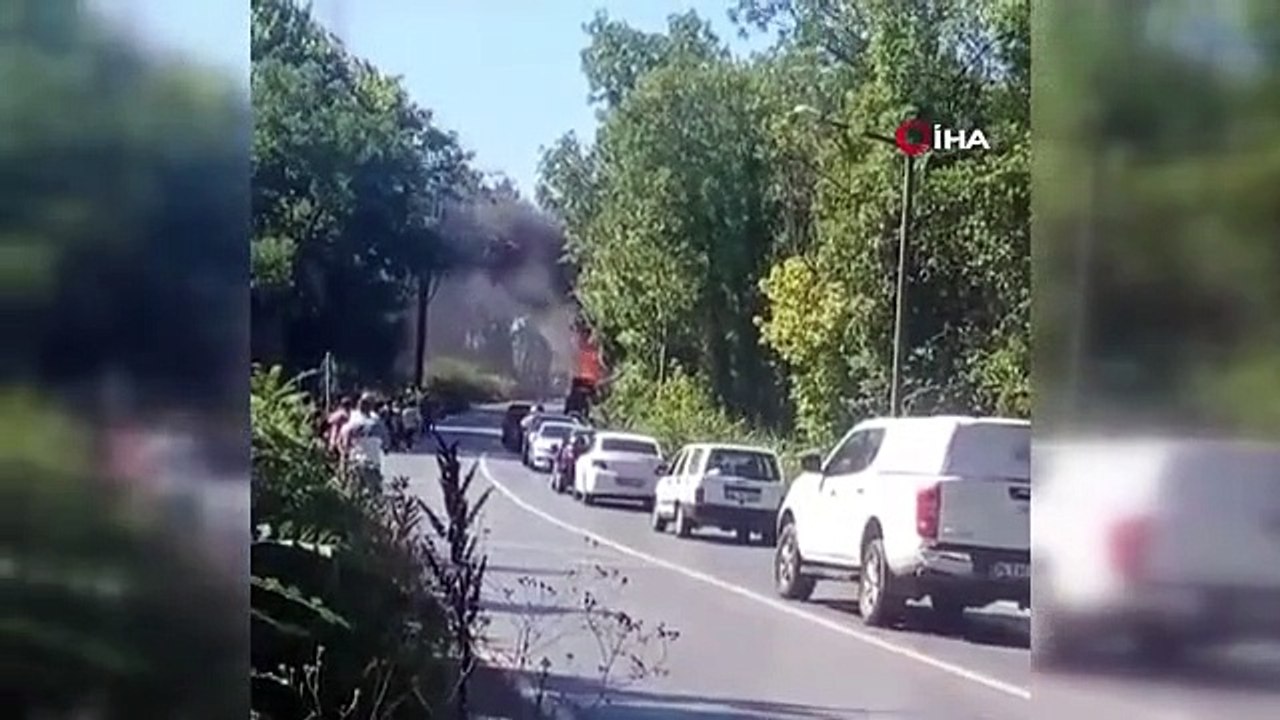 Le véhicule s'est transformé en boule de feu sur la route forestière à Sarıyer