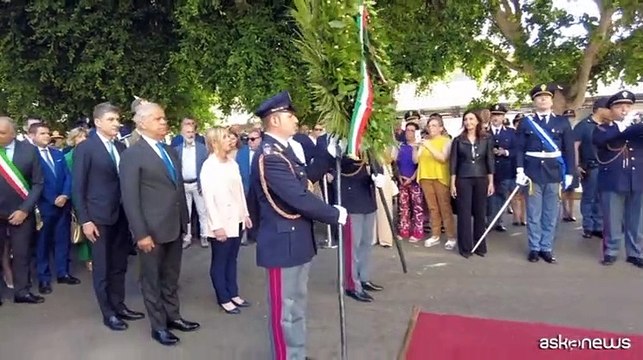 Meloni depone la corona sulla lapide per i caduti strage Via D'Amelio