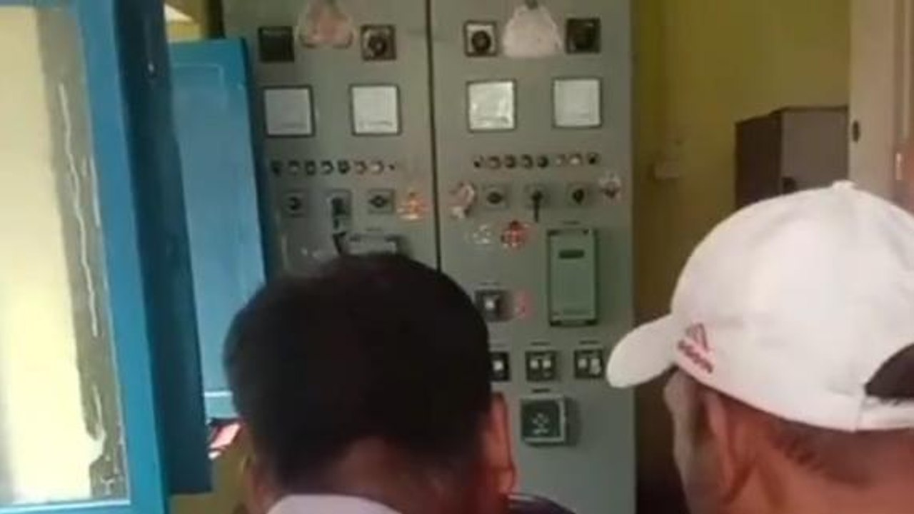 बहराइच: पावर हाउस पर ग्रामीणों ने किया प्रदर्शन, ट्रांसफार्मर चलने से परेशान हैं ग्रामीण