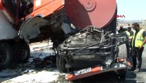 Arnavutköy'de İBB'ye ait TIR, kamyonete çarptı: TIR şoförü yaralandı