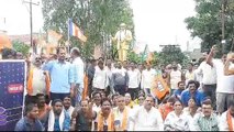भाजपाइयों ने घेरा मंत्री मोहन मरकाम का निवास, आंदोलन कर जमकर लगाई नारेबाजी, देखें VIDEO
