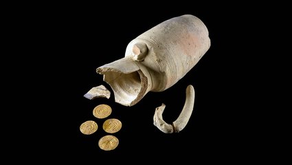 Ancient 1,050-Year-Old Gold Coins Discovered in Jerusalem Jug 🏺
