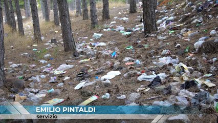 Rifiuti sui colli, incastrati dal quaderno del figlio