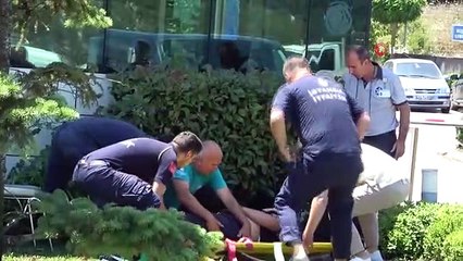 Pendik'te lastiği patlayan itfaiye aracı devrildi: 5 yaralı