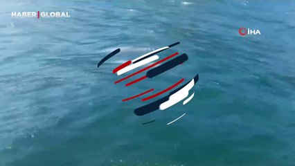 Yunusların balıkçı tekneleri ile yarışı görsel şölen oluşturdu