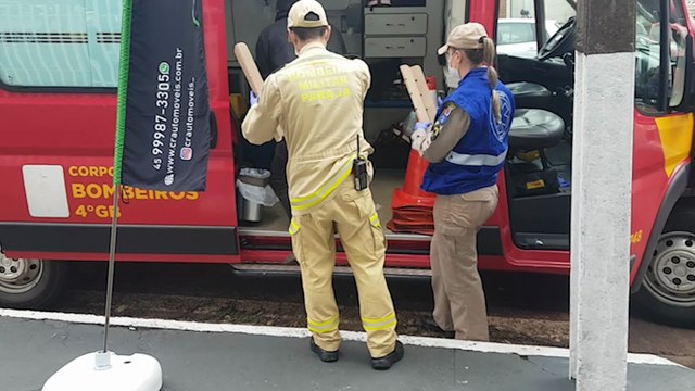 Motociclista fica ferido ao sofrer acidente na Rua Erechim, no Centro