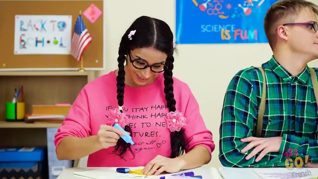 LES SITUATIONS LES PLUS AMUSANTES AU COLLÈGE ET AU LYCÉE || Drôles de Moments Gênants par 123 GO!