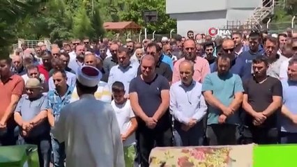 Zonguldak'da trafik kazasında hayatını kaybeden hamile kadın toprağa verildi