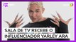 Yarley Ara comenta fofocas dos famosos no Sala de TV