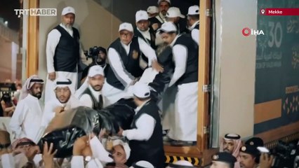 Kabe'nin örtüsü değiştirildi