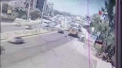 Tırın altına kalan motosiklette sürücü öldü, eşi yaralandı...O anlar kamerada