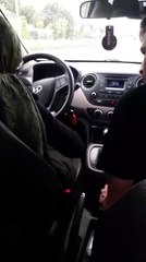 İstanbul'da otomobil kursunda ince detaylari anlatan hoca.