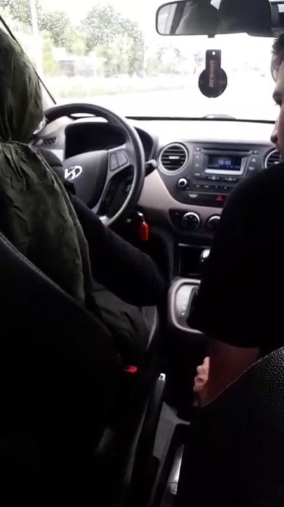İstanbul'da otomobil kursunda ince detaylari anlatan hoca.