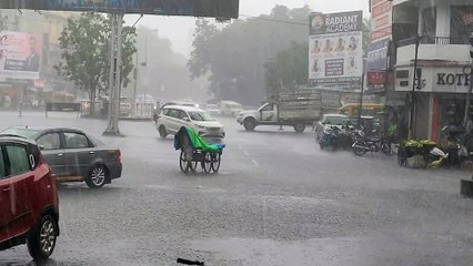Video... उदयपुर में हुई बारिश मौसम हुआ खुशनुमा