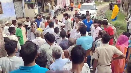 30 वर्ष से बन्द हवेली का बंटवारा करने पहुंचे, कमरा खोला तो उड़ गए होश .... देखें वीडियो ....