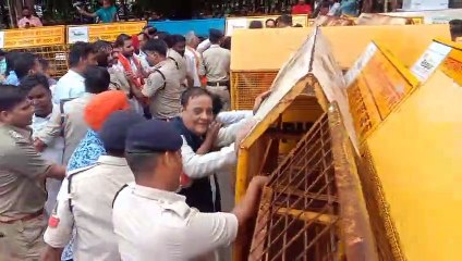 कांग्रेस विधायक को लेकर भाजपा ने घेरा कलेक्ट्रेट, ये लगाए आरोप....