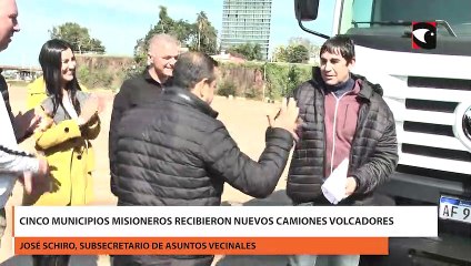 Entrega de camiones a municipios misioneros | “Fortalecemos las herramientas para garantizar los servicios esenciales para la comunidad”, dijo José Schiro