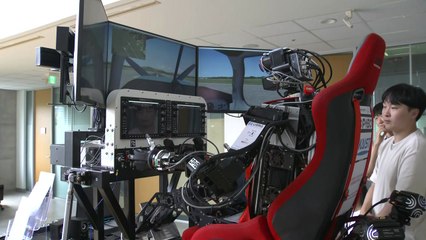 직접 비행기 조종하는 파일럿 로봇 '파이봇' 개발 / YTN