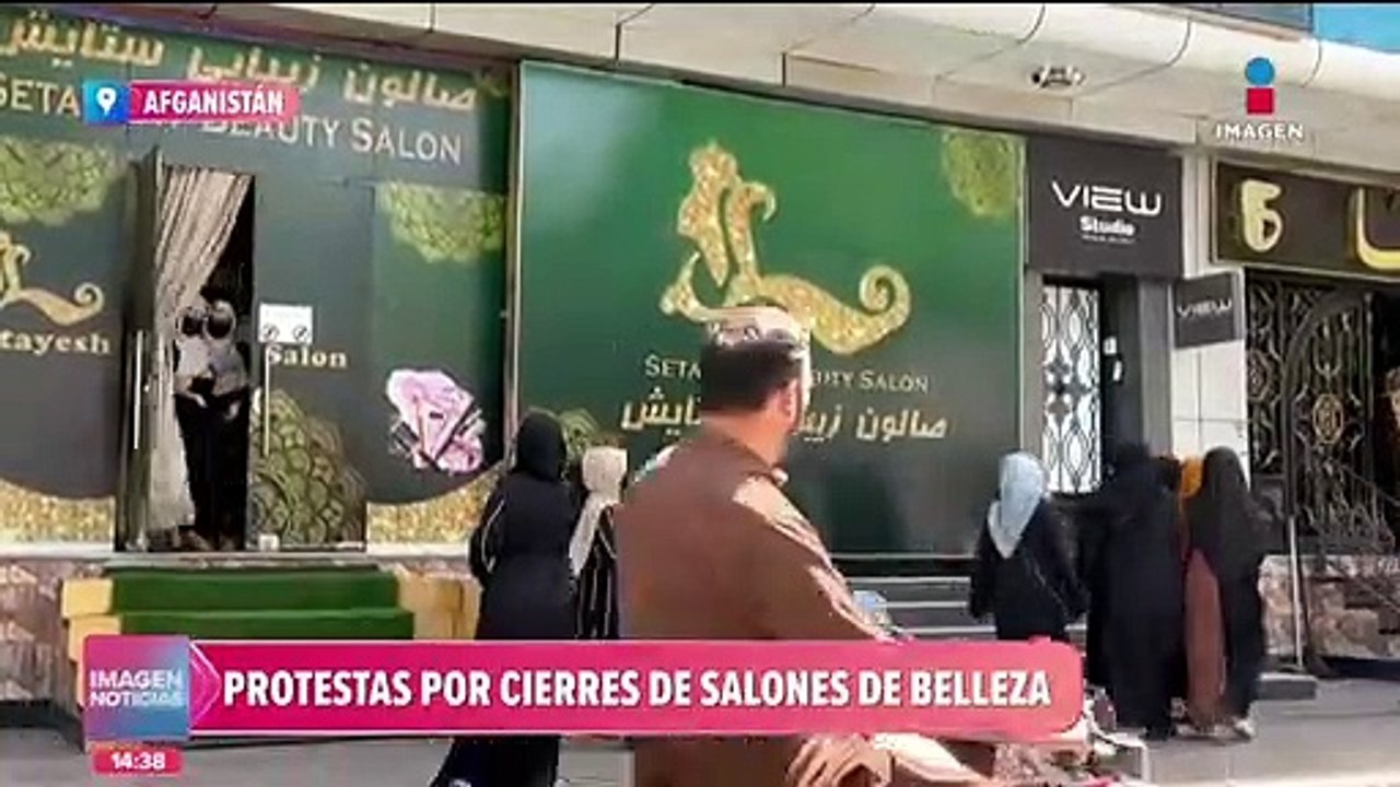 Mujeres afganas protestan por el cierre de salones de belleza