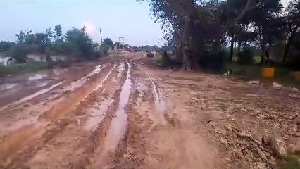 The road could not be built before the rain