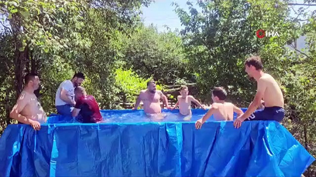 La remorque est devenue une piscine