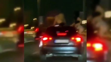 Ils s'étaient déshabillés et avaient twerké sur le véhicule ! Les femmes détenues libérées