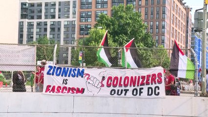شاهد: فلسطينيون يتظاهرون في واشنطن رفضًا لزيارة الرئيس الإسرائيلي