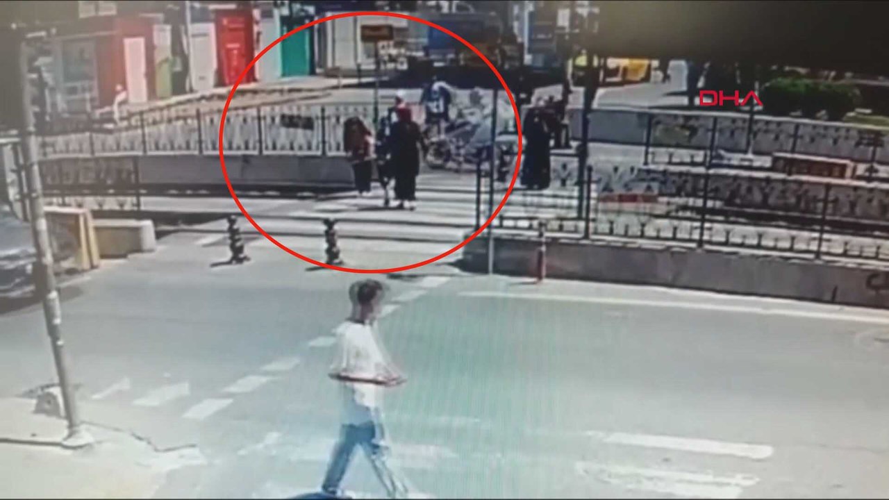 Sultangazi'de motosiklet 2 yayaya çarptı