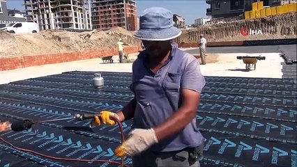 İnşaat İşçilerinin Sıcak Havayla Mücadelesi
