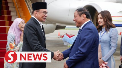 Download Video: PM Anwar, wife arrive in Hanoi for official visit to Vietnam