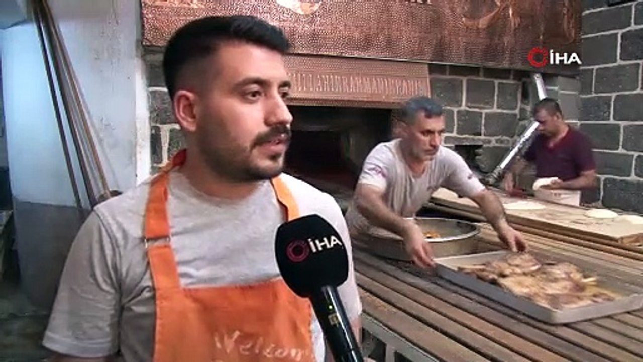 Diyarbakır’da fırıncıların 300 derecede zorlu mesaisi