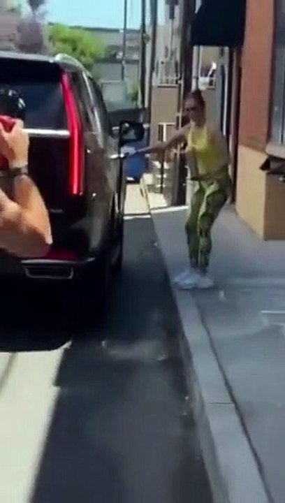 Jennifer Lopez a dû attendre à la porte du gymnase