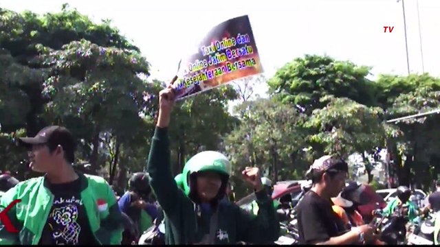 Tuntut Penerbitan Aturan Hukum Hingga Kesejahteraan, Driver Ojol di Surabaya Lakukan Unjuk Rasa!