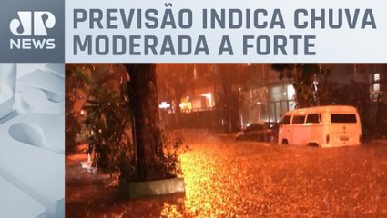 Video herunterladen: Rio de Janeiro entra em estado de atenção após fortes chuvas