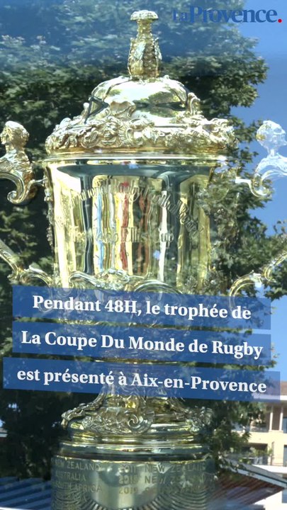 Aix : le trophée de La Coupe Du Monde de Rugby en visite sur le cours Mirabeau