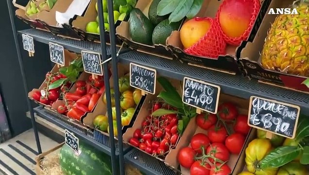 Milano, l'impatto del caldo sui lavoratori: Tanta acqua ed evitiamo di pensarci
