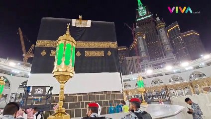 Jemaah Terdiam Saat Proses Penggantian Kiswah Kabah