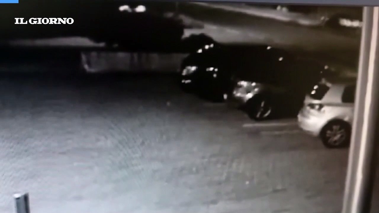 Incidente Garbagnate, le immagini riprese dalle telecamere di un negozio