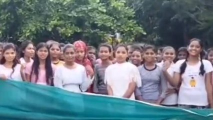 विदिशा: सड़कों पर उतरी छात्रायें तो मचा बवाल, मामला जानकार रह जायेंगे दंग