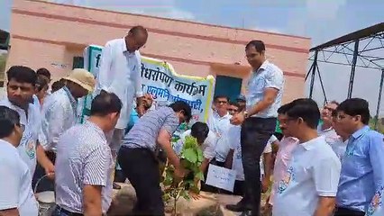 पद्मश्री भांभू ने पेड़ को बताया भगवान शंकर का रूप