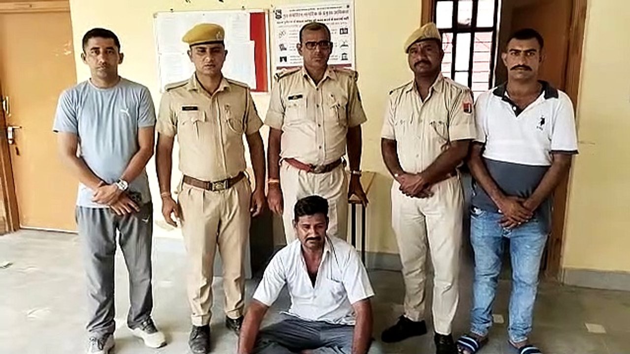 Video: घर पर अवैध रूप से शराब बेचने पर पुलिस ने आरोपी को शराब सहित किया गिरफ्तार