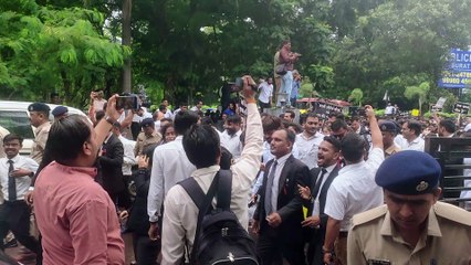 SURAT VIDEO/ कोर्ट स्थलांतर मामला: आधी रोटी खाएंगे, जियाव नहीं जाएंगे