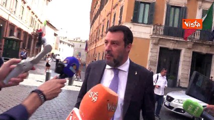 Salvini scherza: "La foto con Meloni che ho condiviso mi piaceva, non siamo belli?"