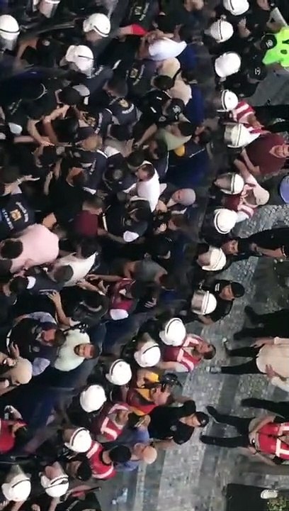 Suruç Katliamı 8'inci yılında Kadıköy'de anılıyor: Polis biber gazı kullanarak gözaltı yapıyor