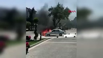 Bandırma'da seyir halindeki otomobil alev aldı
