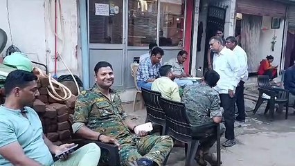 दवा दुकानों की अधिकारियों ने की जांच