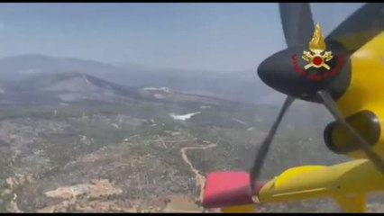 Download Video: Due Canadair italiani volano in Grecia per combattere contro gli incendi